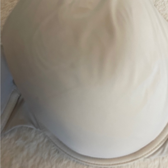 Victoria's Secret Cream Bra - Picture 2 of 4